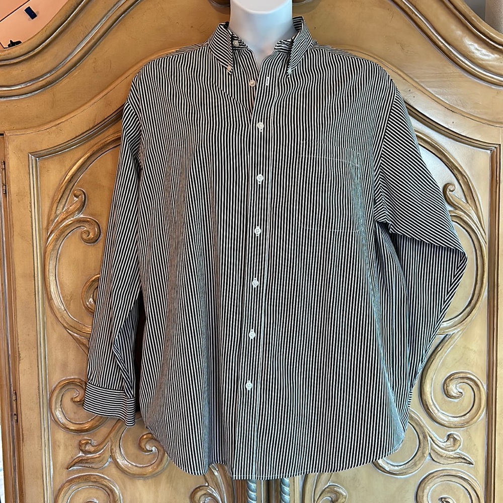 Roundtree & Yorke black striped button down